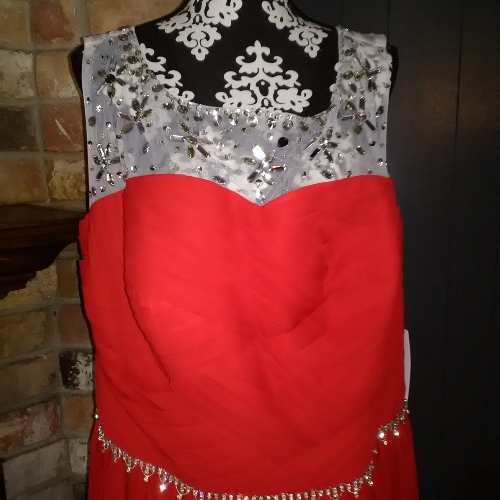 New Red Dressystar 22/24